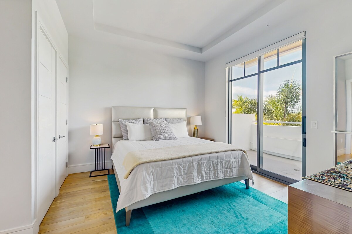 Photo 9 of Exceptional condo with balcony, WIFi, and located close to beaches and downtown