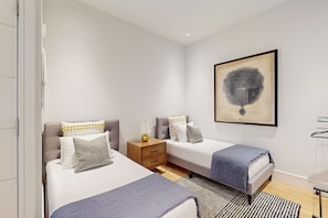 2 bedrooms, iron/ironing board, Internet, bed sheets
