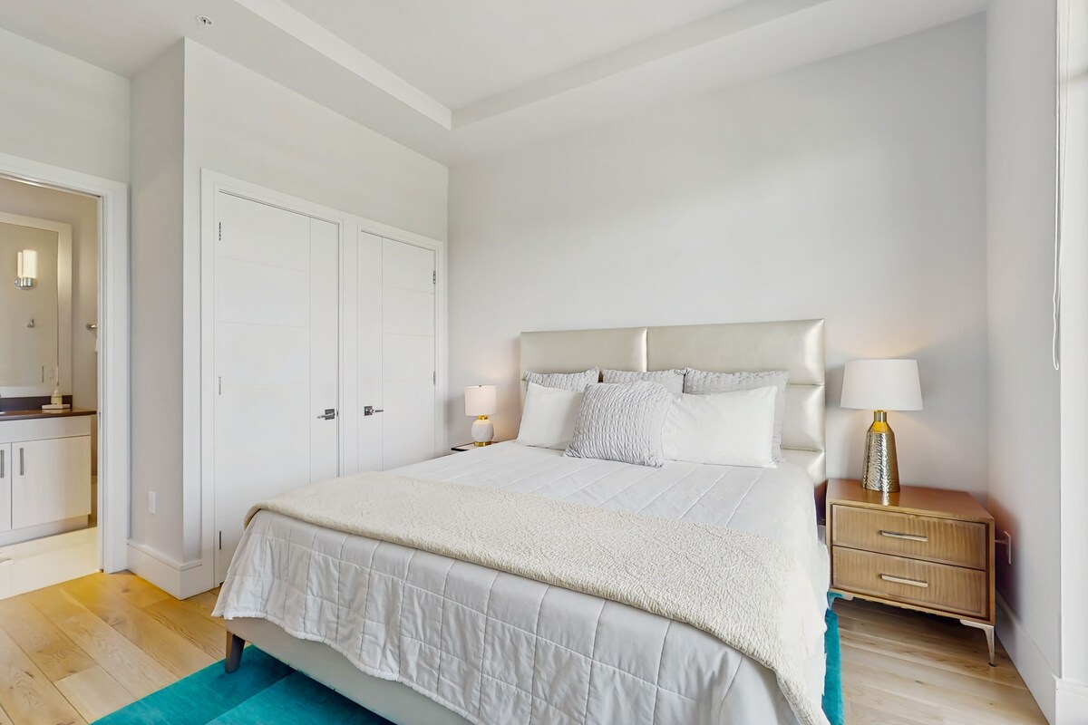 Photo 10 of Exceptional condo with balcony, WIFi, and located close to beaches and downtown