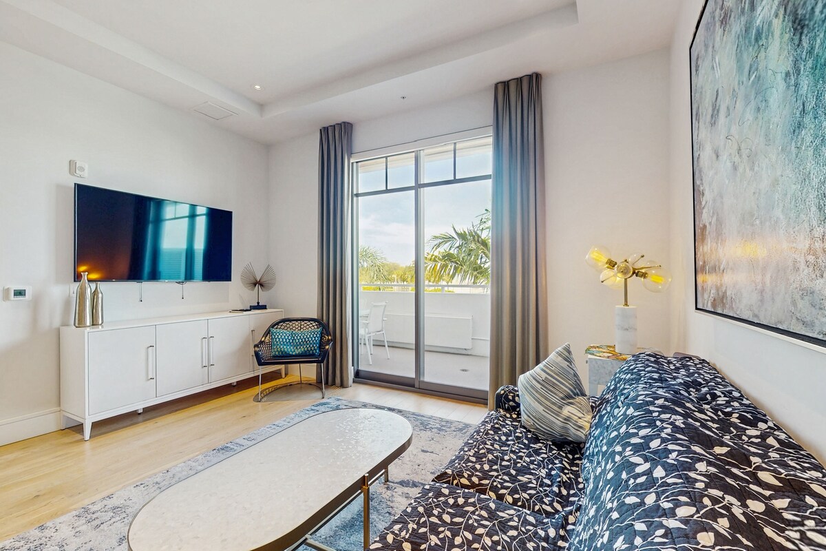 Photo 4 of Exceptional condo with balcony, WIFi, and located close to beaches and downtown