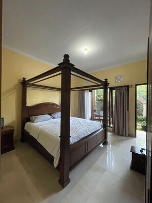 Departamento estándar, vista al valle | Espacio para trabajar con laptop 