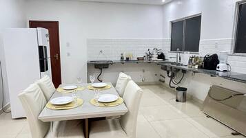 Shared Dormitory | Dapur peribadi | Ketuhar gelombang mikro