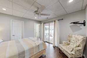 6 bedrooms, iron/ironing board, Internet, bed sheets