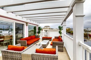 Property grounds - Town of Rehoboth Beach apartment w/balcony, walk to beach (Rehoboth Beach)