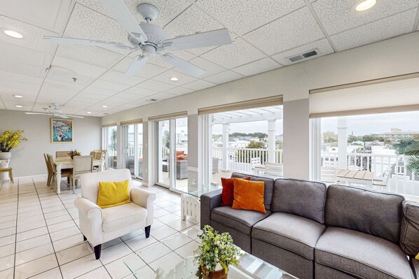 TV - Town of Rehoboth Beach apartment w/balcony, walk to beach (Rehoboth Beach)