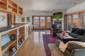 Smart TV, fireplace, offices