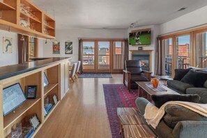 Smart TV, fireplace, offices