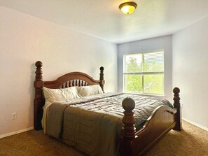 1 habitación, tabla de planchar con plancha, wifi y ropa de cama 