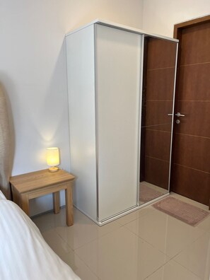 2 habitaciones, acceso a internet y ropa de cama