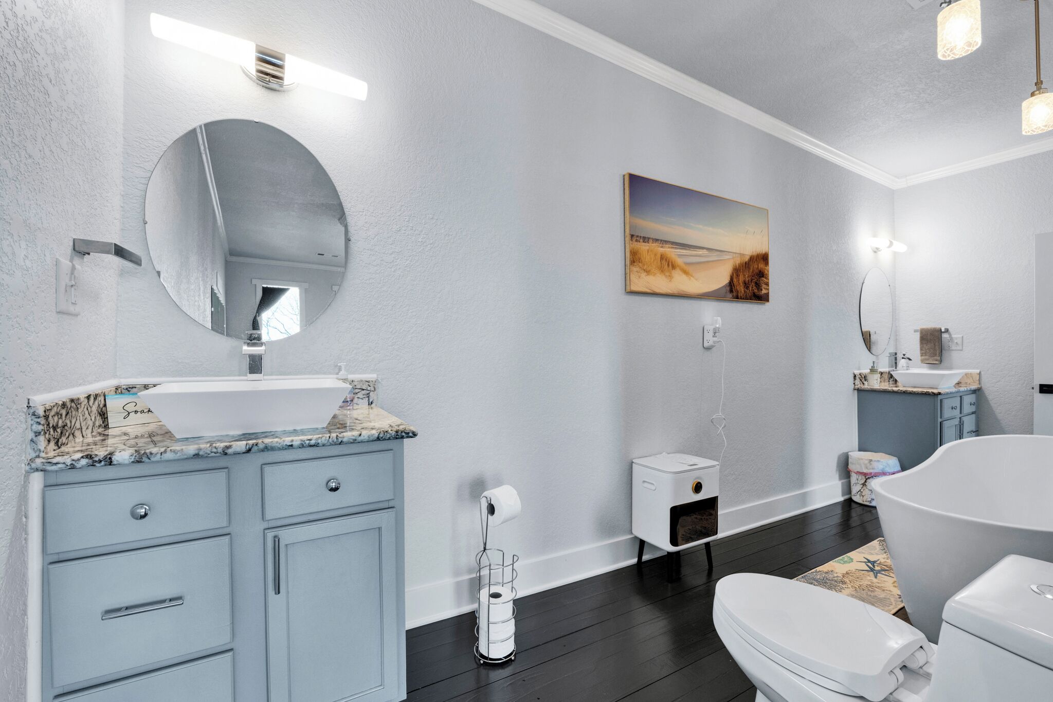 Douche, serviettes fournies, savon, papier toilette