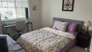 3 bedrooms, desk, iron/ironing board, free WiFi