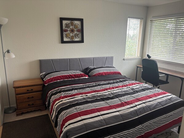 3 bedrooms, desk, iron/ironing board, free WiFi