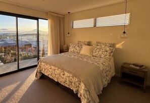 4 slaapkamers, een strijkplank/strijkijzer, beddengoed