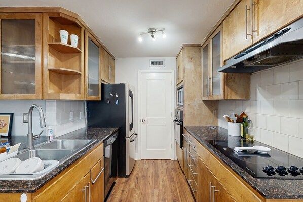 Fridge, microwave, oven, stovetop