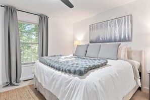 3 bedrooms, iron/ironing board, WiFi, bed sheets