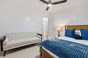 3 habitaciones, tabla de planchar con plancha, wifi y ropa de cama 