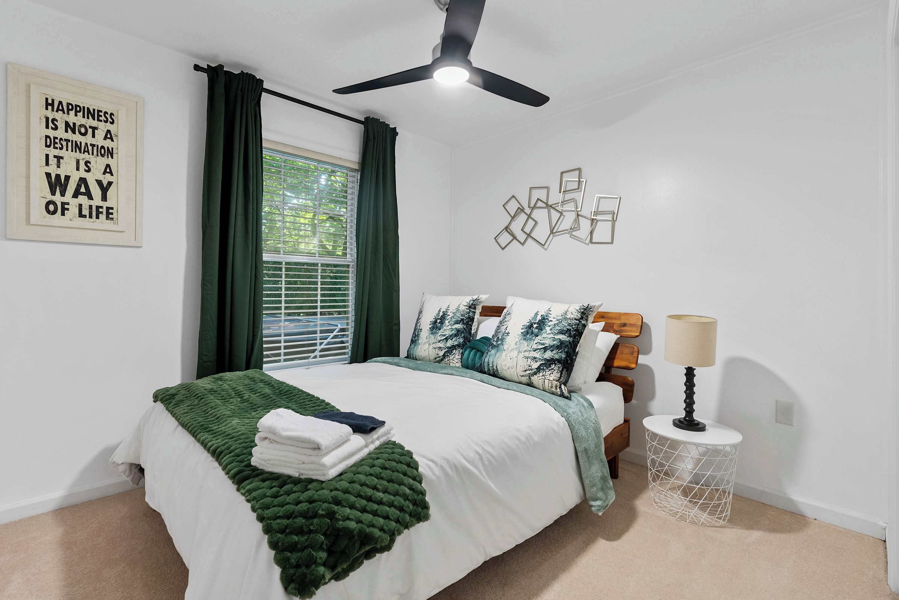 3 bedrooms, iron/ironing board, WiFi, bed sheets