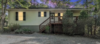 Cozy Retreat w/Hot Tub & Fire Pit near Bryce