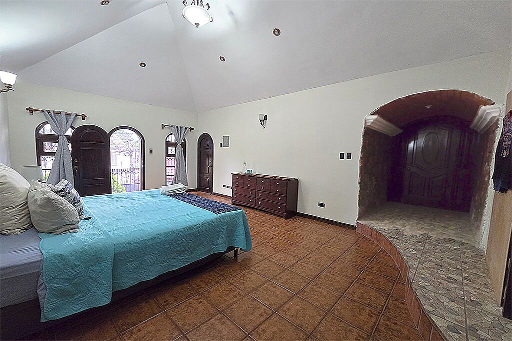 Chambre Double Confort, vue ville | Fer et planche à repasser, Wi-Fi gratuit, draps fournis