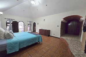 Comfort Double Room, City View - A 3 minutos del Aeropuerto (Guatemala City)