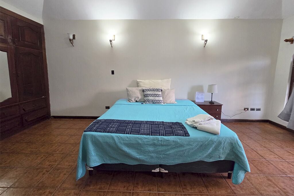 Chambre Double Confort, vue ville | Fer et planche à repasser, Wi-Fi gratuit