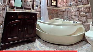 Comfort Double Room, City View | Bathroom | Hair dryer, towels