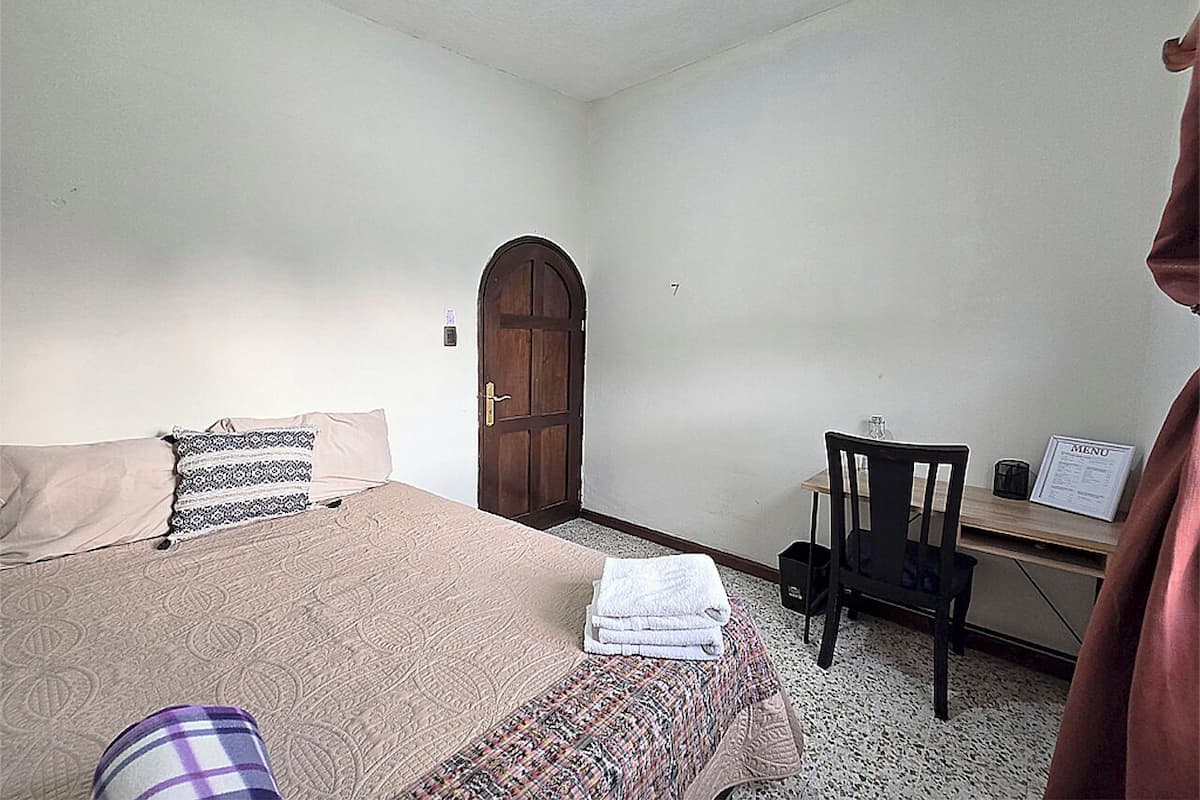 Chambre Double Classique | Fer et planche à repasser, Wi-Fi gratuit, draps fournis