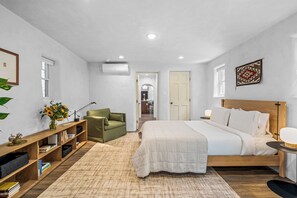 1 bedroom, desk, WiFi, bed sheets