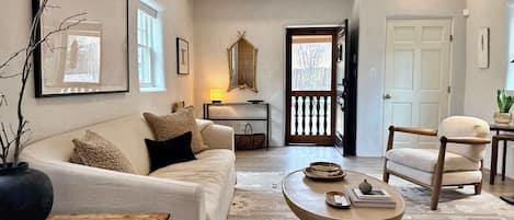 TV connectée, cheminée, espaces bureaux