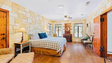 2 habitaciones, tabla de planchar con plancha y cuna de viaje