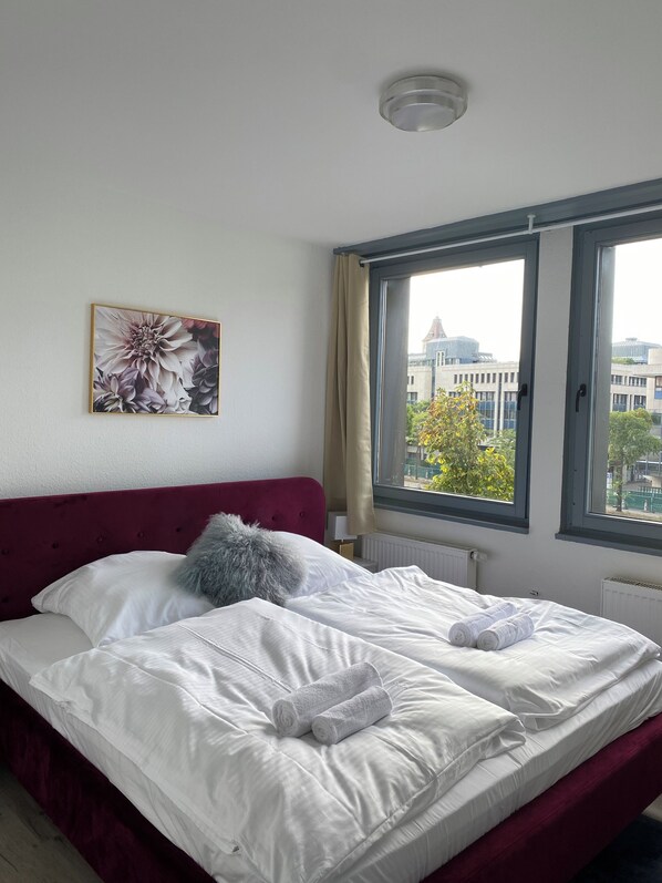 3 chambres, fer et planche à repasser, Wi-Fi, draps fournis