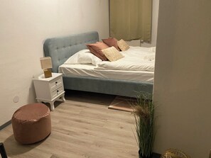 2 slaapkamers, een strijkplank/strijkijzer, wifi, beddengoed