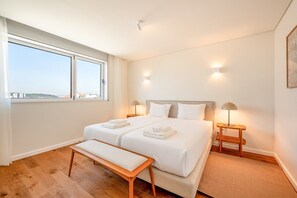 2 slaapkamers, een strijkplank/strijkijzer, internet, beddengoed