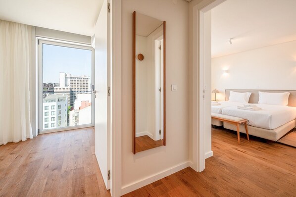 2 bedrooms, iron/ironing board, internet, bed sheets