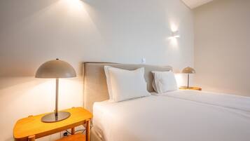 Iron/ironing board, internet, bed sheets