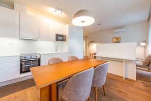 Fridge, microwave, oven, dishwasher