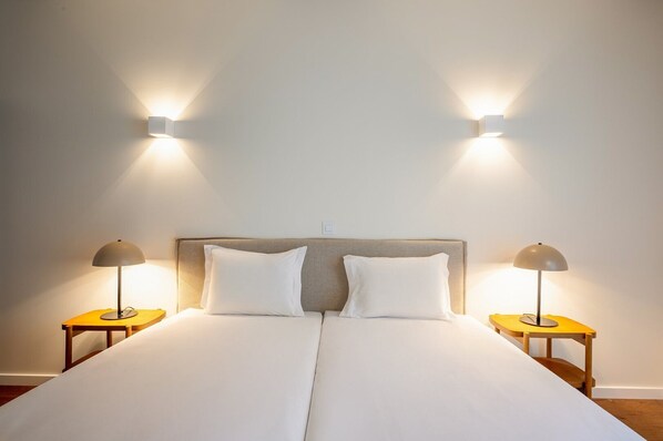 1 bedroom, iron/ironing board, internet, bed sheets