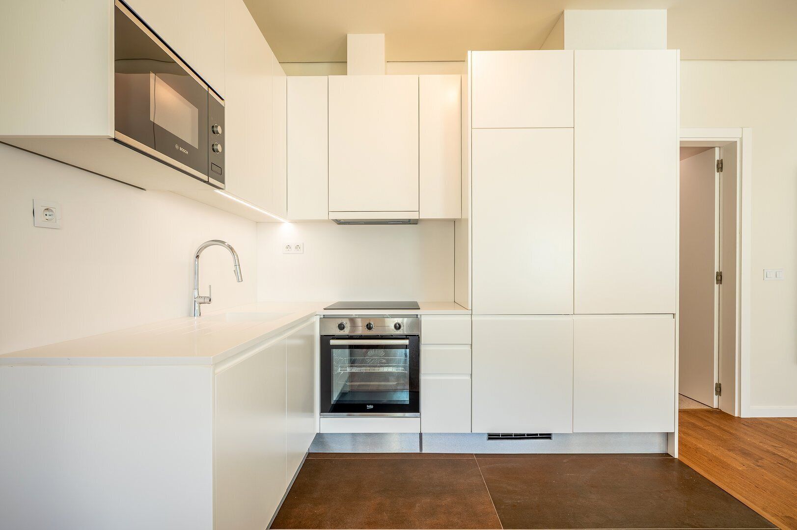 Refrigerador, microondas, horno y lavavajillas 