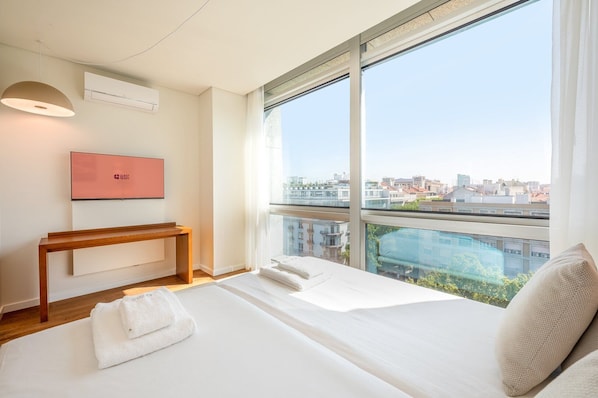 2 bedrooms, iron/ironing board, Internet, bed sheets