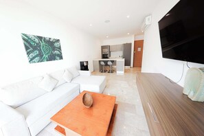 TV - The Shore, Rooftop Pool Near the Beach (Playa del Carmen)