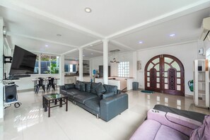 Villa, Bay View | Living area