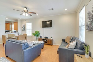 TV, books - 1/2 Mi to Galveston Beach: Home w/ Private Pool (Galveston)