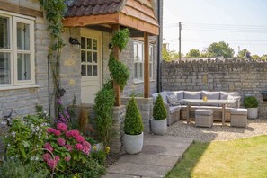 Outdoor dining - Beautiful Home & Garden in Somerset Countryside (West Lydford)