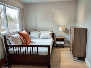 3 slaapkamers, een strijkplank/strijkijzer, gratis wifi, beddengoed