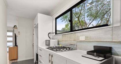 Bright 1-Bed Apartment with Garden Views