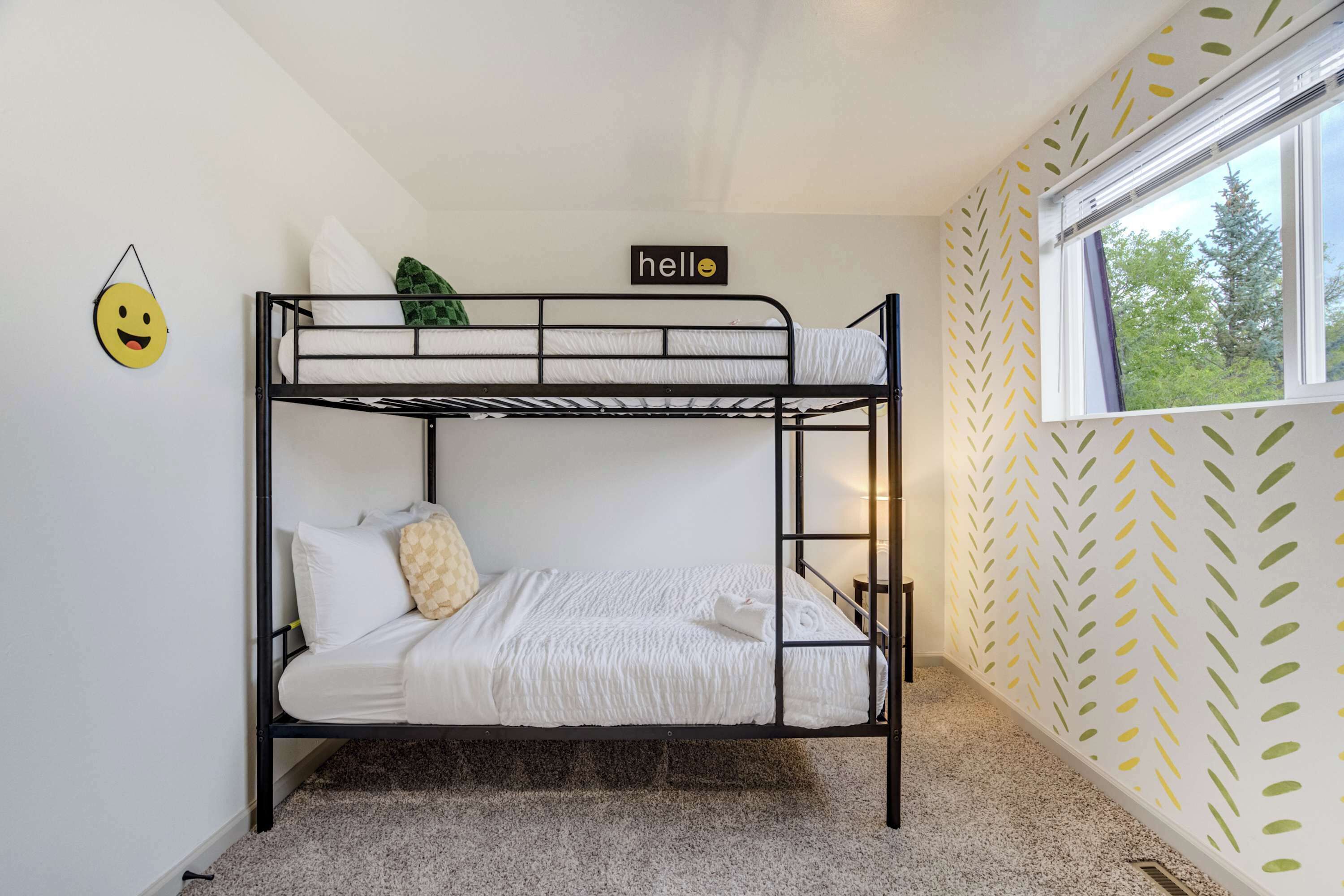 6 bedrooms, travel cot, WiFi, bed sheets
