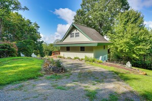 Exterior - Outdoor Fun w/ Family! Quiet Escape in Zionville (Zionville)