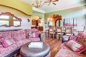 TV, fireplace, books - 5 Mi to Powder Mtn: Tuscan Mountain Retreat (Eden)