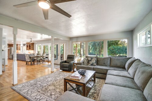 Lovely Riverfront Grants Pass Home: Pool & Hot Tub