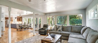 Lovely Riverfront Grants Pass Home: Pool & Hot Tub